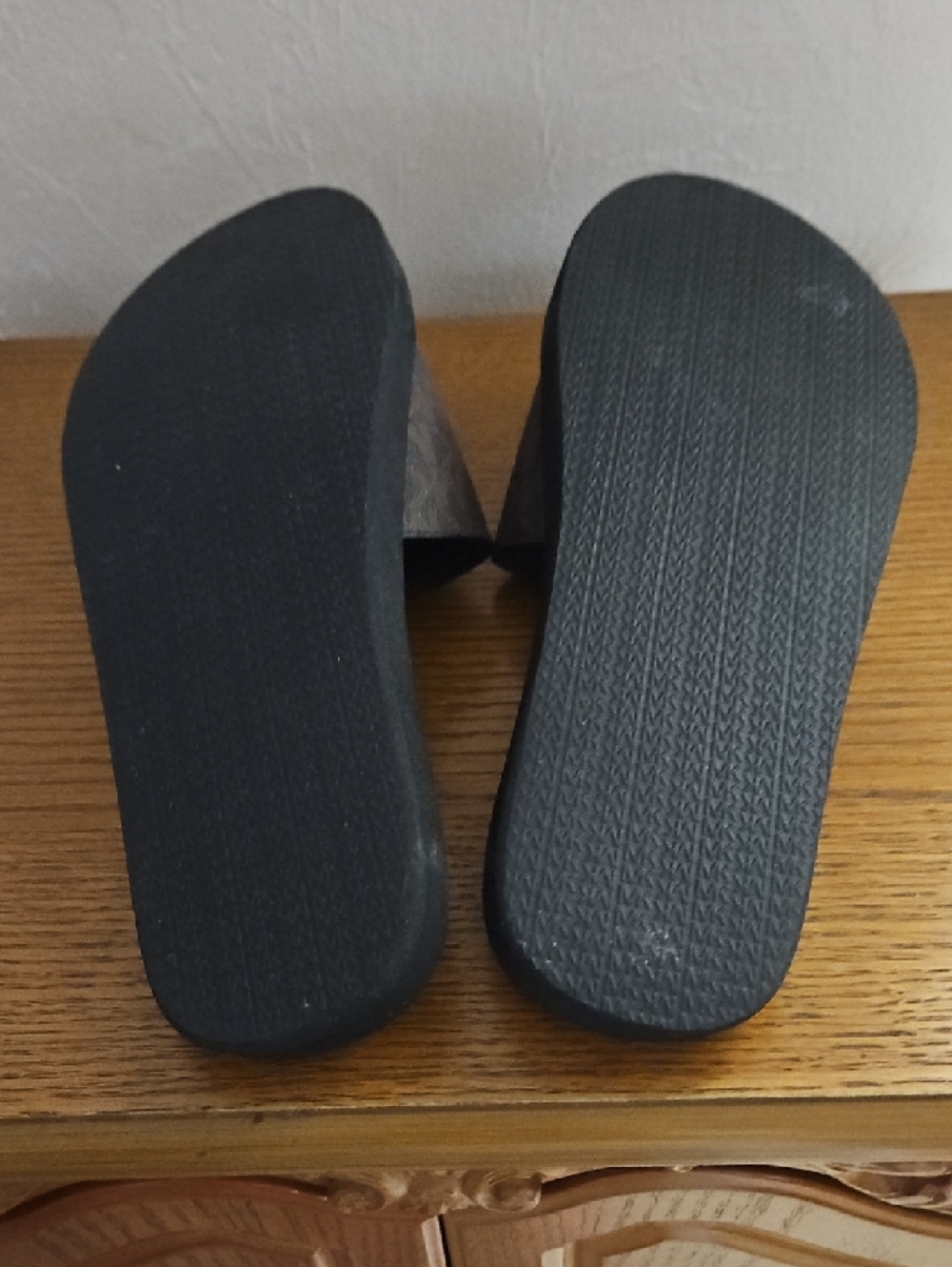 Michael Kors Women Black and Brown Logo Slide Sandals - Picture 2 of 2